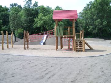 Haus auf Spielplatz