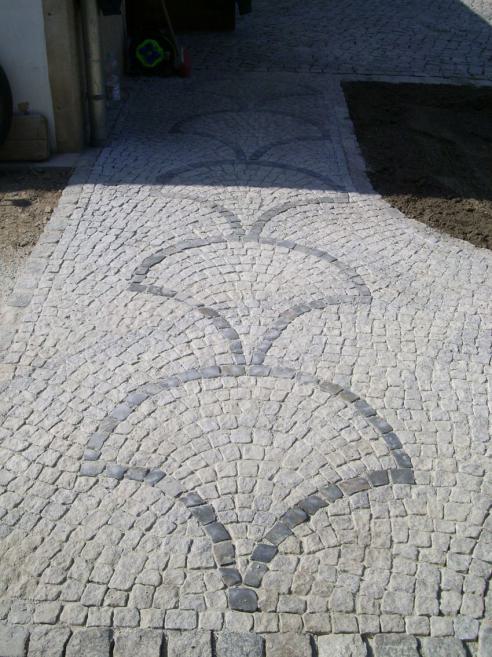 Mosaikpflaster mit Segmentböden